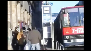 Budapesti Buszon fogdossa a gigászi mellet