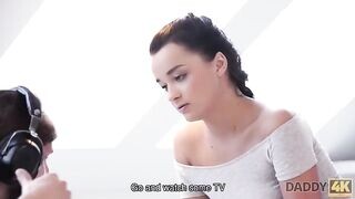 Tini maca és az koros srác