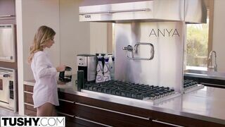 Anya Olsen a tökéletes cafka barátnő