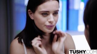 Lana Rhoades segg lyukba reszelve