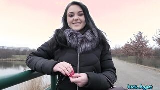 Orosz tini pipi pénzért szexel