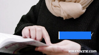 Brittany Bardot egy fiatal fiú kúrja segglyukba