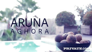 Aruna Aghora pici muffja finoman megbaszva