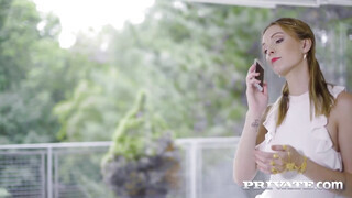 Private - Nicole Love és Dominica Phoenix édeshármasban hancuroznak