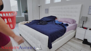 Naughty America - London River és a fiatal himbilimbi