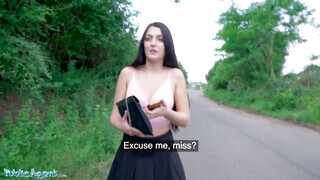Public Agent - Katy Rose az erdőben hancúrozik