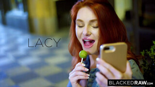 BlackedRaw - Lacy Lennon szereti a gigászi péniszt