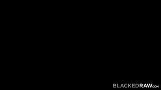 BlackedRaw - Oxana Chic fiatal szuka rábukik a faszra