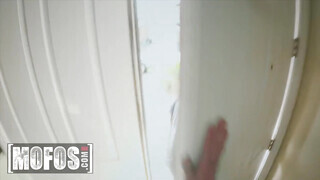 Mofos - Lisey Sweet a csinos fehérneműs világos szőke milf