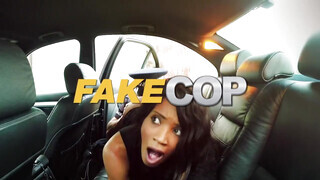 Fake Taxi - Roxy Lace muffját a barna taxis döngeti