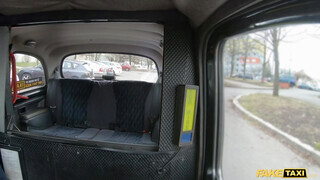 Fake Taxi - Victoria Pure lovagol a taxis pöcsén