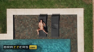BRAZZERS - Jolee Love a gigászi tőgyes fiatal maca