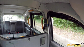 Fake Taxi - Lana Harding a hátsó ülésen kufircol
