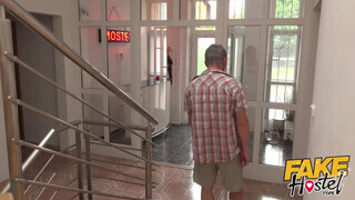 Fake Hostel - Fiatal turista szuka punciba tolva