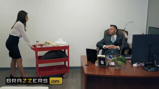 Brazzers - Ella Knox az óriás didkós dél amerikai pipi