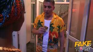 Fake Hostel afrikai maca és egy dél amerikai bula közösen