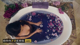 Brazzers - Katana Kombat fürdés után reszel is