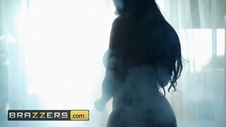 Brazzers - kerek formás popós csajszika a fürdőkádban