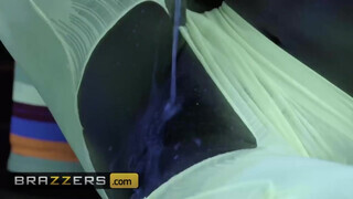 Brazzers - az ázsiai Kendra Spade jó gigászi falloszt talál