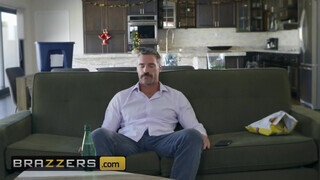 Brazzers - a tetkós pornós nőci elpusztítva