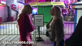 Reality Kings - Carmen Caliente & Kendra Sunderland letámadnak egy csákót