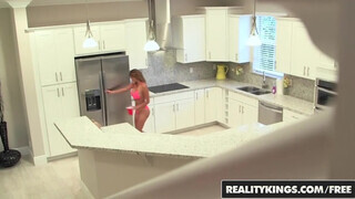 Reality Kings - a latinos argentin Bianka méretes segge megbaszva