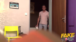Fake Hostel masszázs után egy kíméletlen baszás?