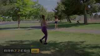 Brazzers - Sofi Ryan és Nina Diaz édeshármasban szexelnek