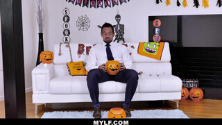 Anna Bell Peaks a csábító kitetovált milf - Mylf