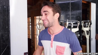 Cassidy Banks a termetes keblű fital örömlány - Bangbros