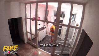 Három lezbi csajszi kényezteti magát - Fake Hostel