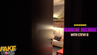 Isabelle Deltore a bűbájos ausztrál milf - Fake Hostel