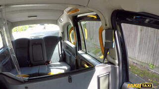 Fake Taxi - Fiatal szuka kúr a taxiban