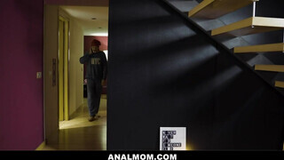 Canela Skin segge gondosan megkettyintve - Anal mom