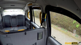 Fake Taxi - Ava Austen hátsó bejáratba tolva