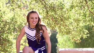 Jillian Janson a bűbájos kicsike sulis lány