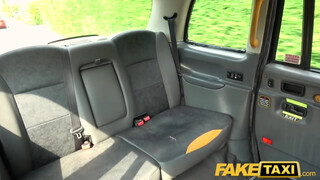Fake Taxi - Rhiannon Ryder hímtagot akar a valagába