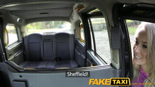 FakeTaxi - vékony lány gyönyörű csizmában