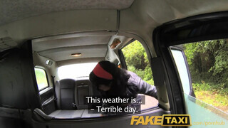 FakeTaxi - kolumbiai pipi ánuszba kefélve
