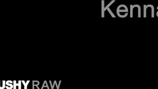 TUSHYRAW - Kenna James szűk popója meghágva