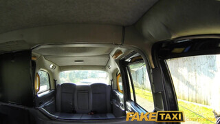 FakeTaxi - Chelsey Lanette a termetes csöcsű szöszi