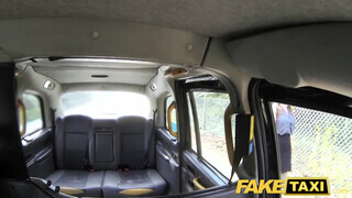 Fake Taxi - idősebb maca termetes bájdorongot akar