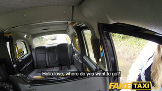 Fake Taxi - Termetes cickós fiatal pipi a hátsó ülésen
