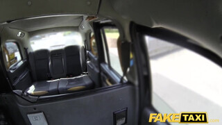 Fake Taxi - Titkárnő milf kinyalja a taxis popsiját