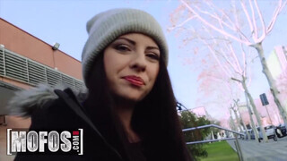 MOFOS – Rebecca Volpetti gigászi farokkal megkefélve