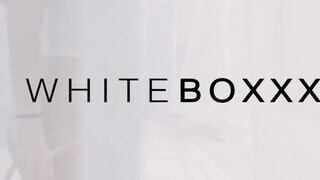 WHITEBOXXX - kikötözve nyalatja ki a pináját a pipi