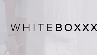 WhiteBoxxx - megujjaztam magam a srácom mellett