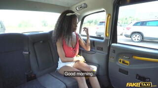 Fake Taxi - Tina Fire a gigantikus cickós csoki maca