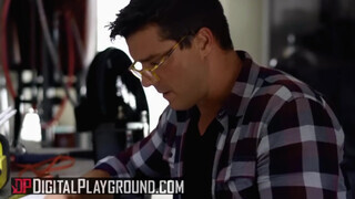 Digital Playground - Amia Maley kerek termetes műmellei