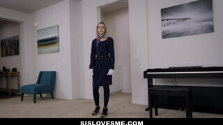 Allie Nicole a dögös szöszi